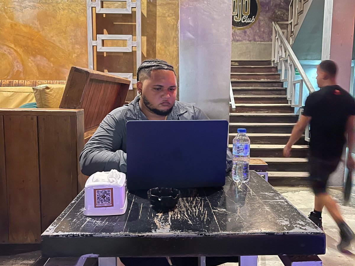 Darwin Alejandro digital marketing specialist working in Cabarete Dominican Republic